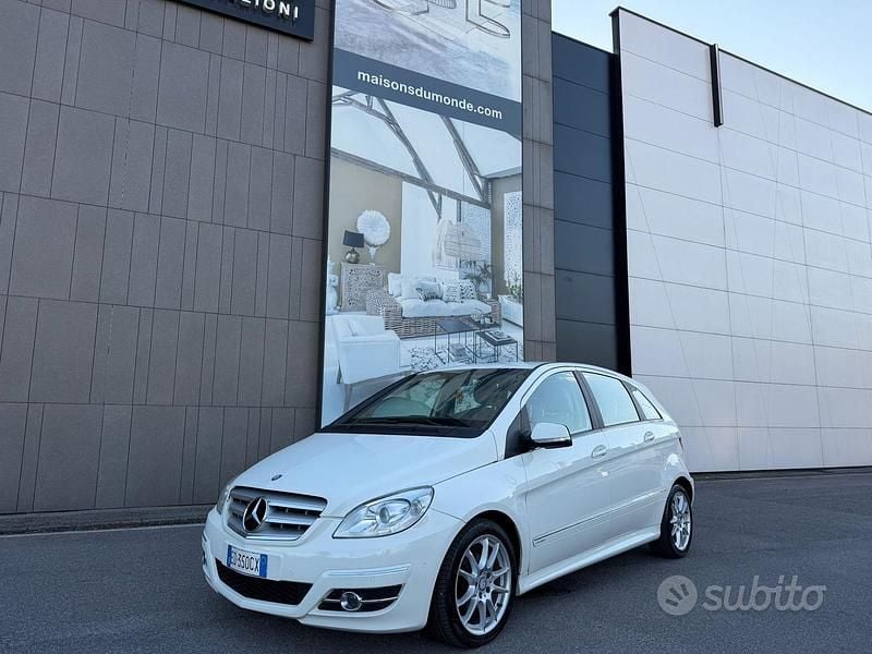 Usata Mercedes B180 115 CV (84 kW) 2010 Bianco Monovolume