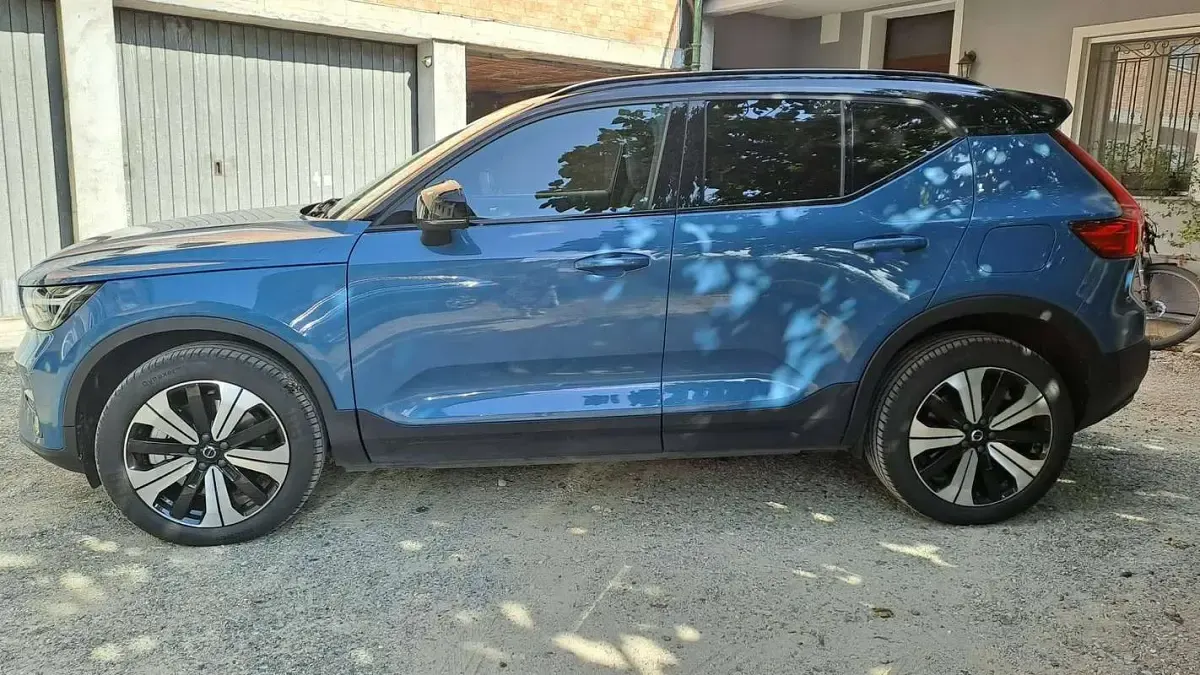 Usata Volvo XC40 Core 80 kW (109 CV) 2023 Blu/azzurro SUV