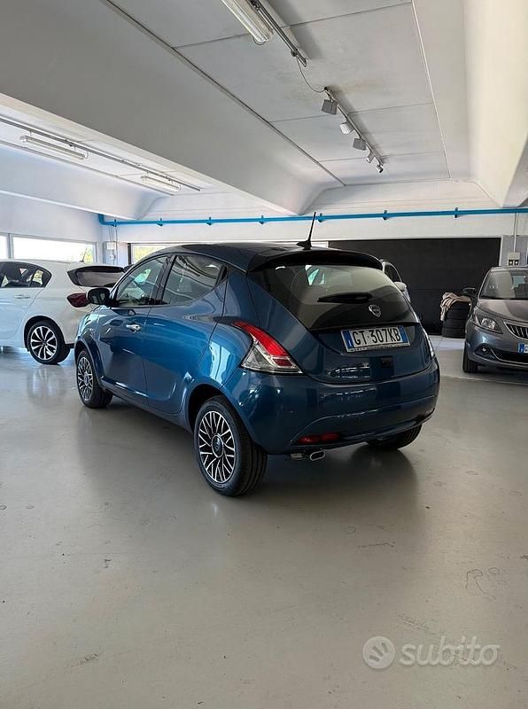 Usata Lancia Ypsilon 69 CV (50 kW) 2024 Blu Utilitaria