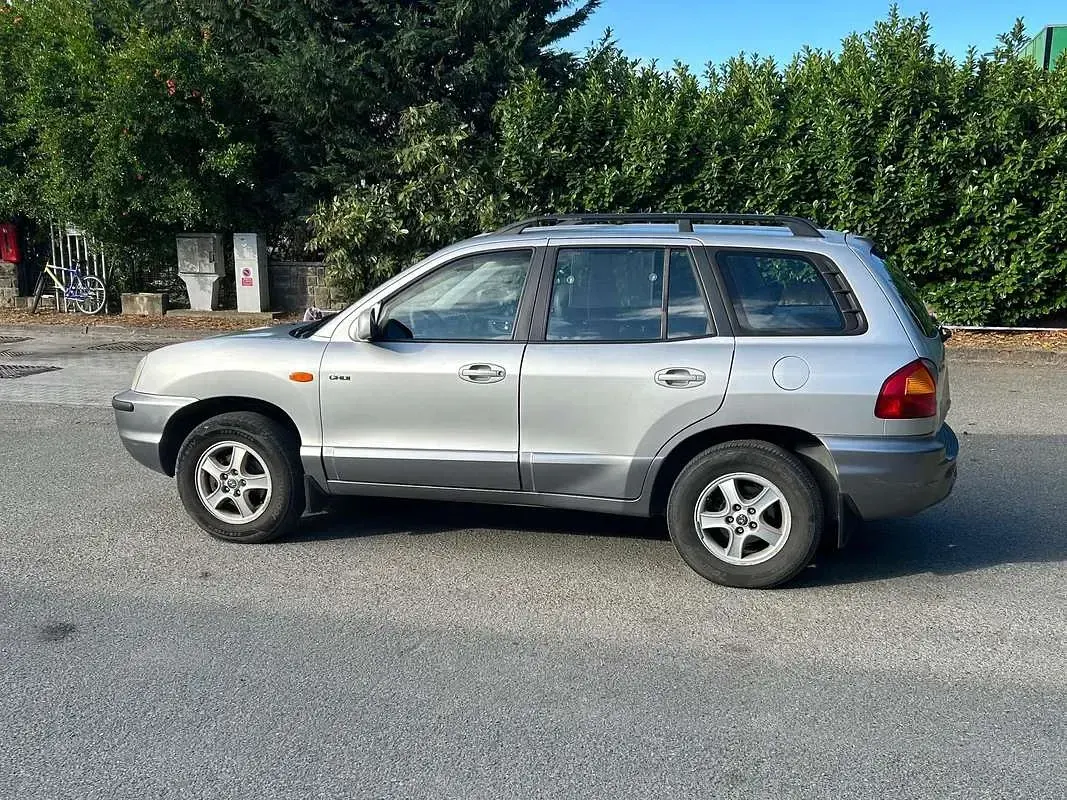 Usata Hyundai Santa Fe Dynamiq 92 CV (67 kW) 2004 Argento SUV