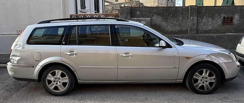 Usata Ford Mondeo 131 CV (96 kW) 2002 Grigio Station wagon
