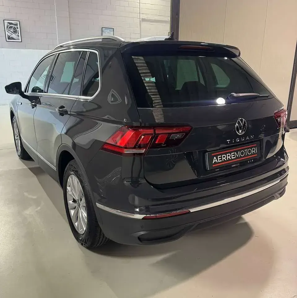 Usata VW Tiguan Life 150 CV (110 kW) 2023 Grigio SUV