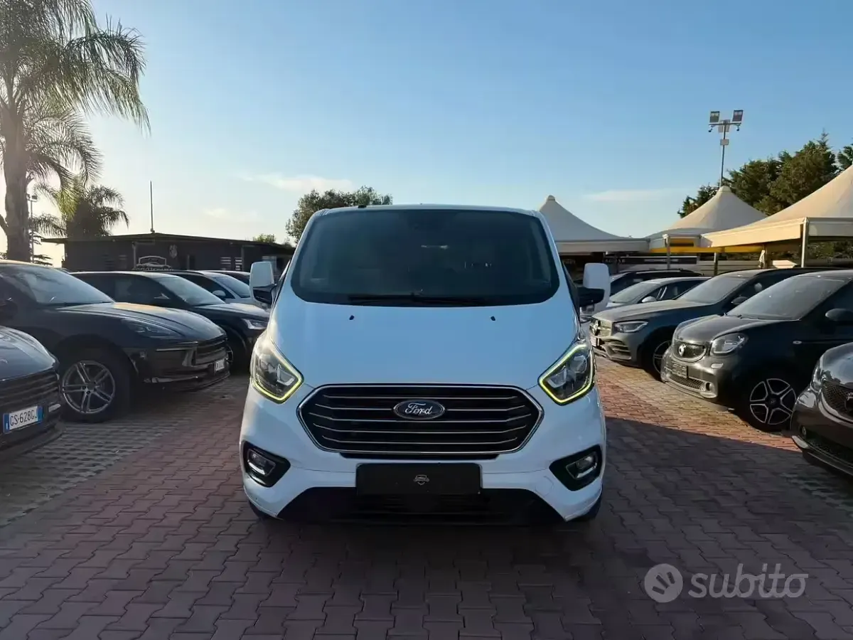 Usata Ford Tourneo Titanium 131 CV (96 kW) 2018 Bianco Monovolume