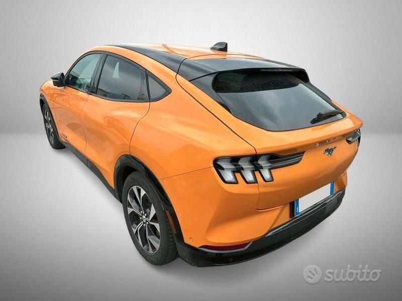 Usata Ford Mustang Mach-E Extended Range 216 kW (294 CV) 2024 Arancione SUV