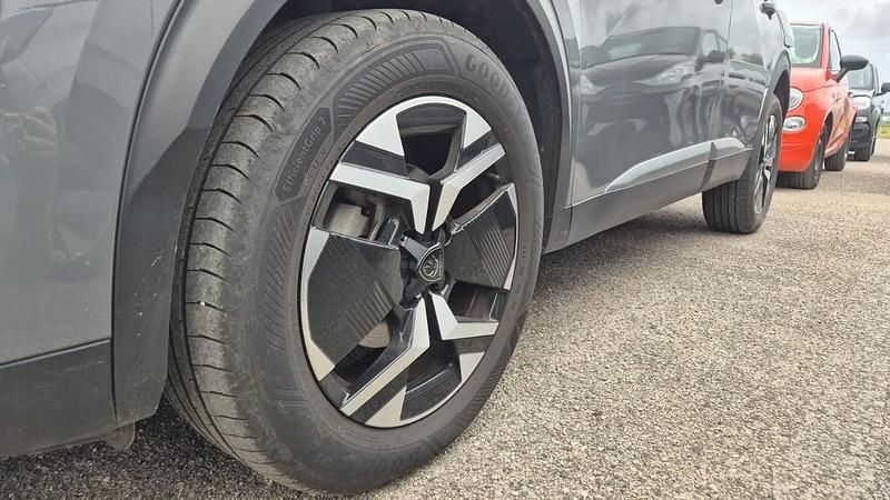 Usata Peugeot 2008 Allure 101 CV (74 kW) 2024 Grigio SUV