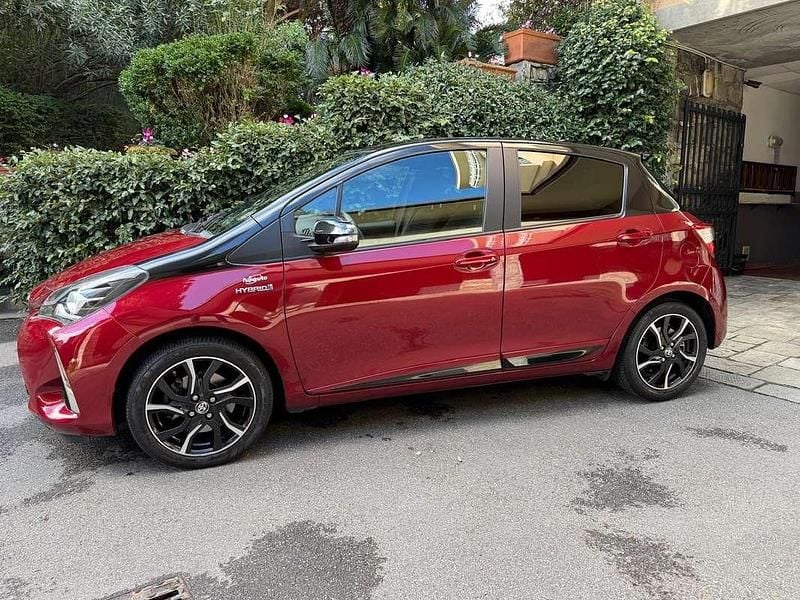 Usata Toyota Yaris Hybrid Style 73 CV (53 kW) 2018 Rosso Berlina