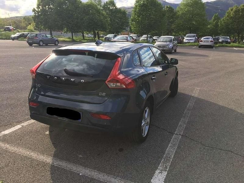 Usata Volvo V40 Business Edition 120 CV (88 kW) 2017 Blu/azzurro Berlina