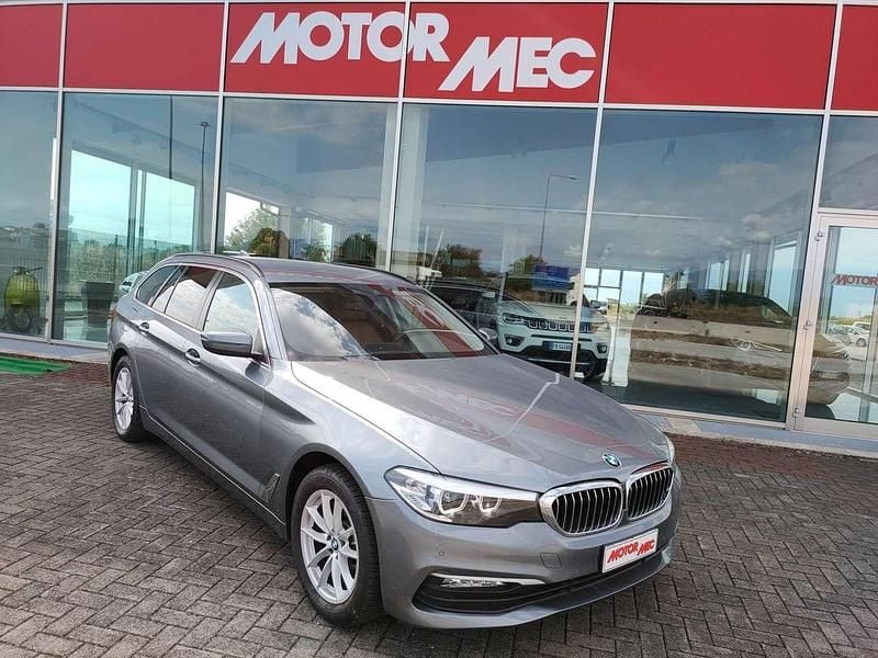 Bluestone metallizzato (c2y) Usata 2018 BMW 520 Efficient Dynamics Station wagon | 26.490 € (Buon prezzo) - Immagine 1/4