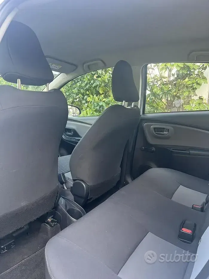 Usata Toyota Yaris 72 CV (52 kW) 2019 Grigio Berlina