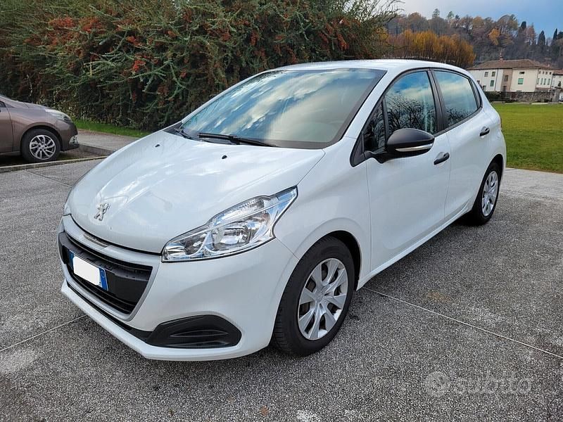 Bianco Usata 2017 Peugeot 208 Active Due volumi | 4500 € (Ottimo prezzo) - Immagine 1/4