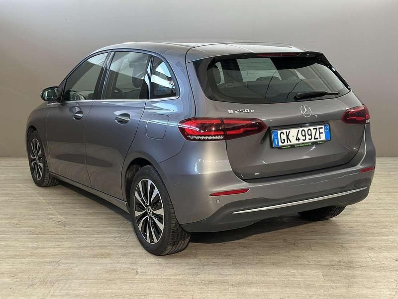 Usata Mercedes B250e Business 160 CV (117 kW) 2022 Grigio Monovolume