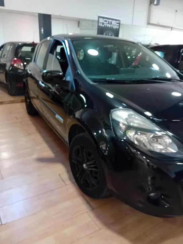 Usata Renault Clio IV Dynamique 75 CV (55 kW) 2012 Nero Berlina