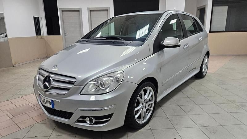 Usata Mercedes B180 Premium 109 CV (80 kW) 2011 Argento Monovolume
