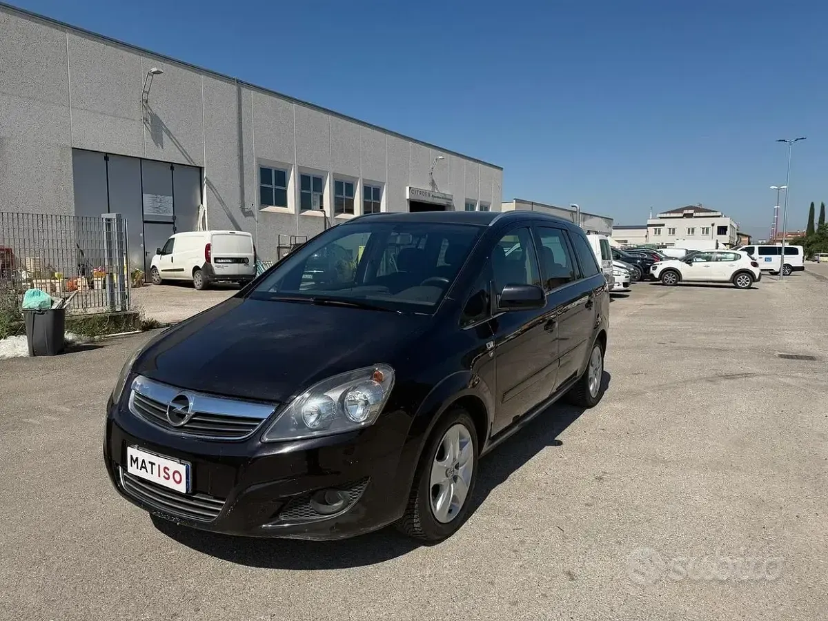 Usata Opel Zafira Cosmo 110 CV (80 kW) 2010 Nero Monovolume