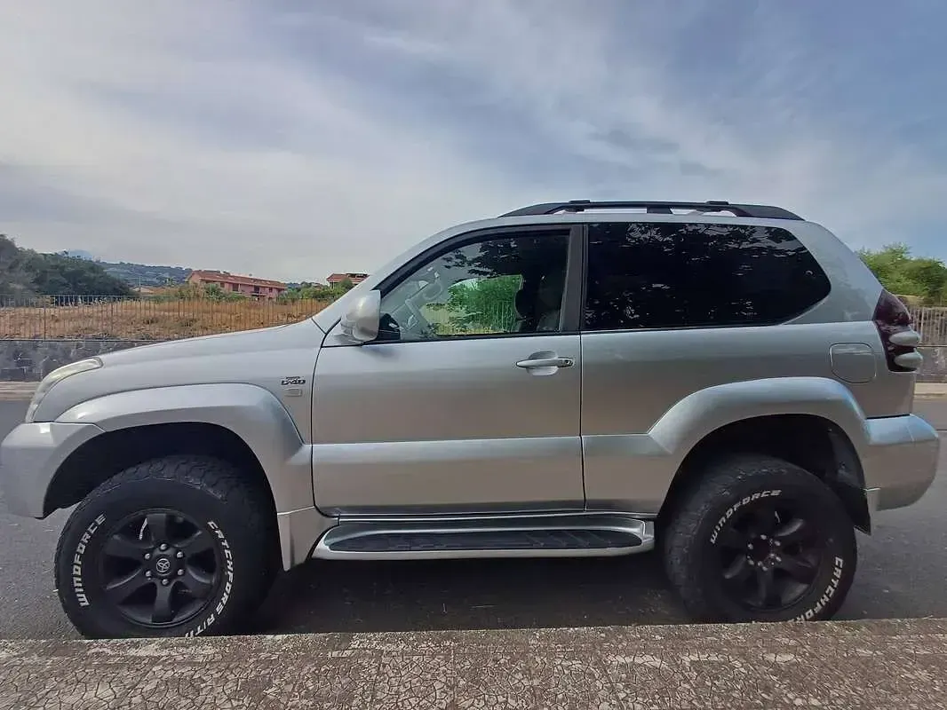 Usata Toyota Land Cruiser Sol 163 CV (119 kW) 2003 Argento SUV