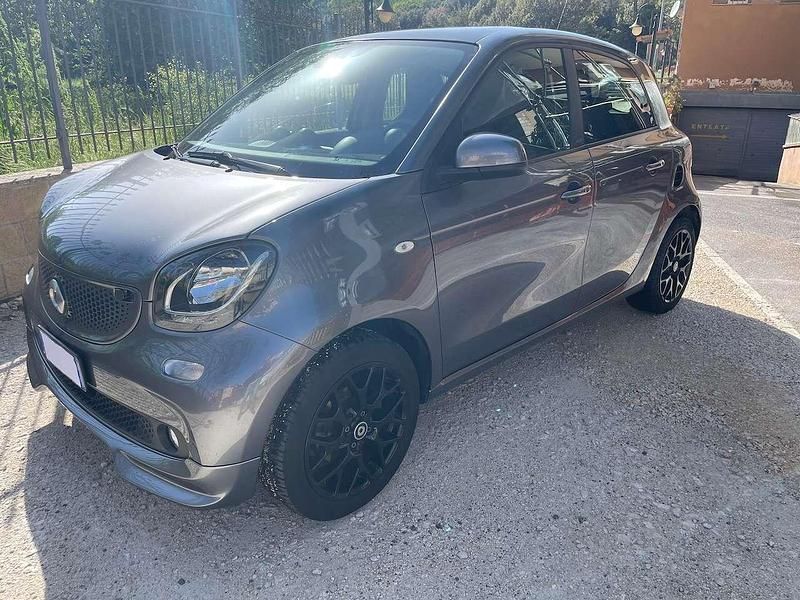 Usata Smart ForFour Superpassion 71 CV (52 kW) 2019 Grigio canna di fucile Utilitaria