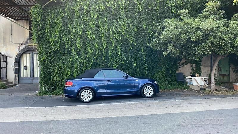 Usata BMW 118 Cabriolet Comfort Edition 143 CV (105 kW) 2012 Blu Cabrio