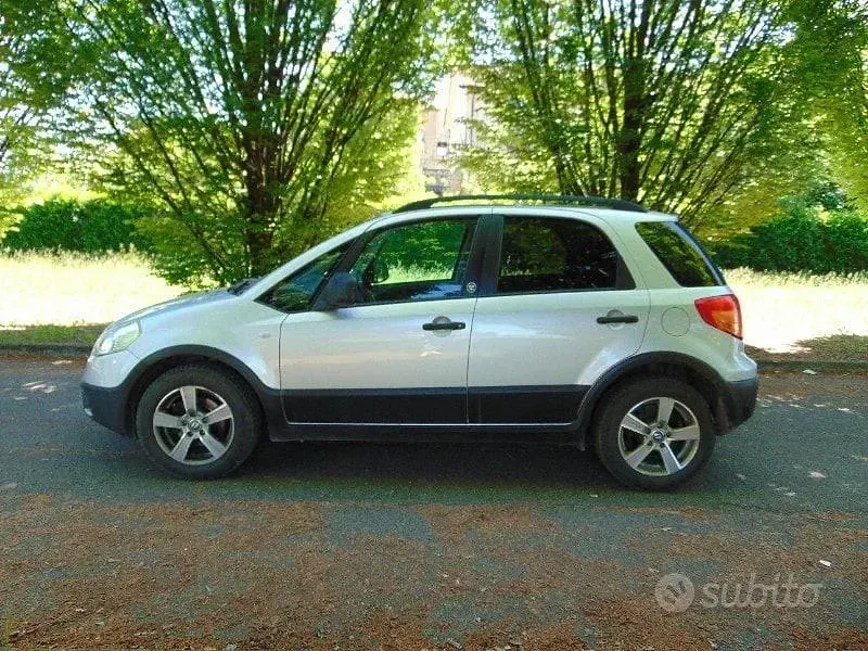 Begagnad Fiat Sedici Dynamic 120 HK (88 kW) 2011 Silver SUV