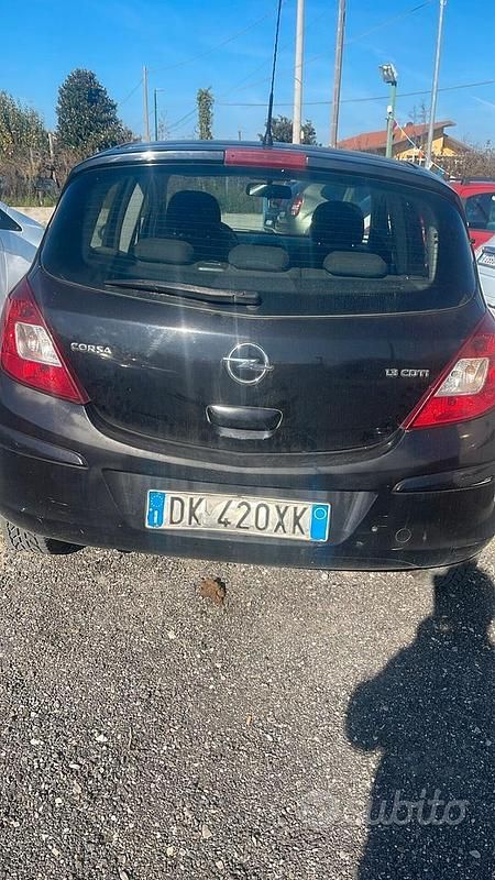 Usata Opel Corsa Cosmo 75 CV (55 kW) 2008 Nero Berlina