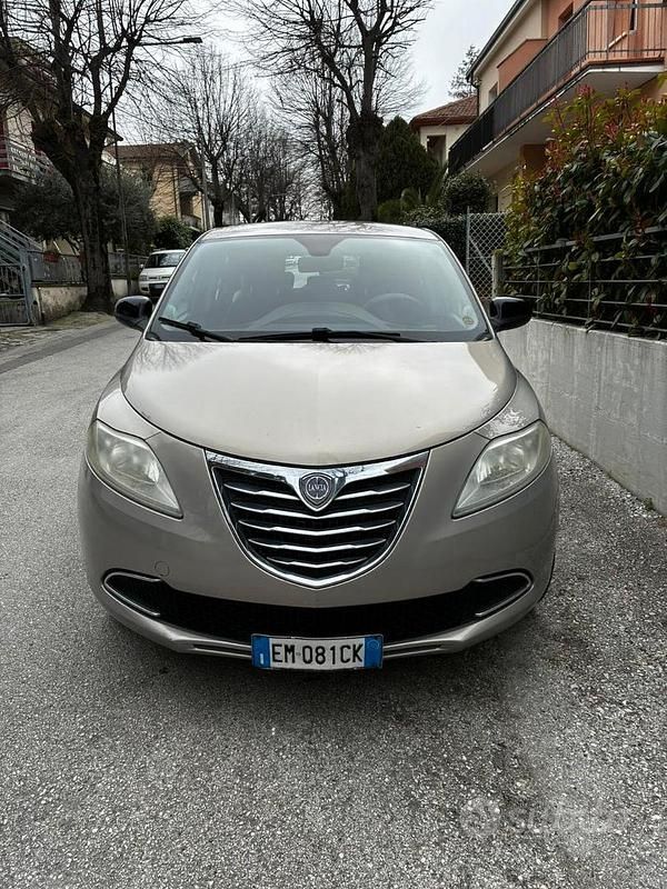 Usata Lancia Ypsilon Gold 69 CV (50 kW) 2012 Utilitaria