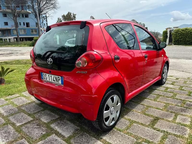 Usata Toyota Aygo Sol 68 CV (50 kW) 2008 Rosso Utilitaria