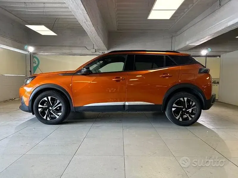 Usata Peugeot 2008 Allure 131 CV (96 kW) 2023 Arancione SUV