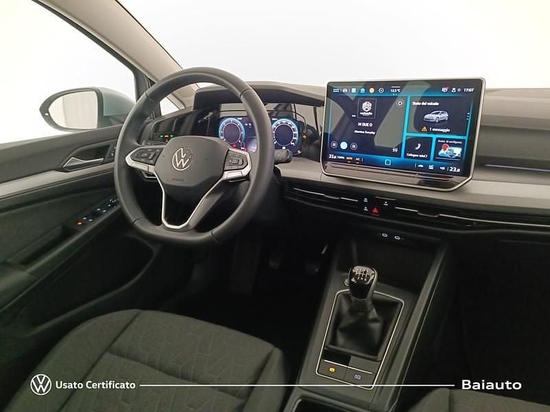 Usata VW Golf VIII Life 115 CV (84 kW) 2025 Grigio Berlina