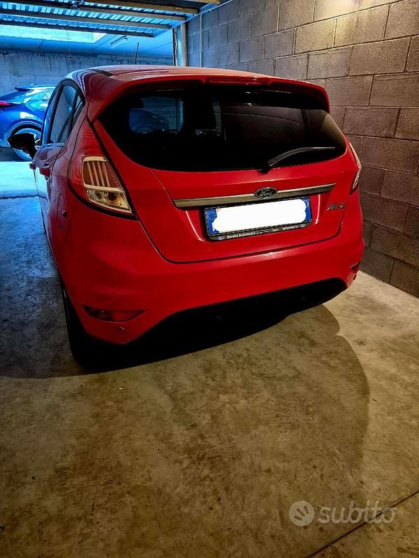Usata Ford Fiesta Titanium 97 CV (71 kW) 2016 Rosso Utilitaria