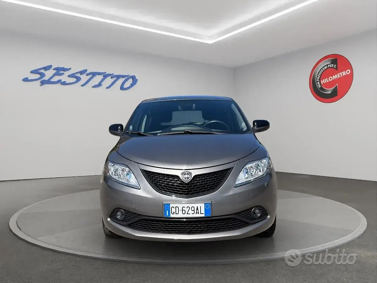 Usata Lancia Ypsilon Gold 69 CV (50 kW) 2020 Grigio Utilitaria