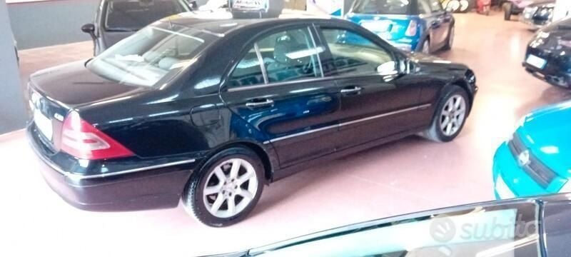 Usata Mercedes C220 150 CV (110 kW) 2005 Nero Berlina
