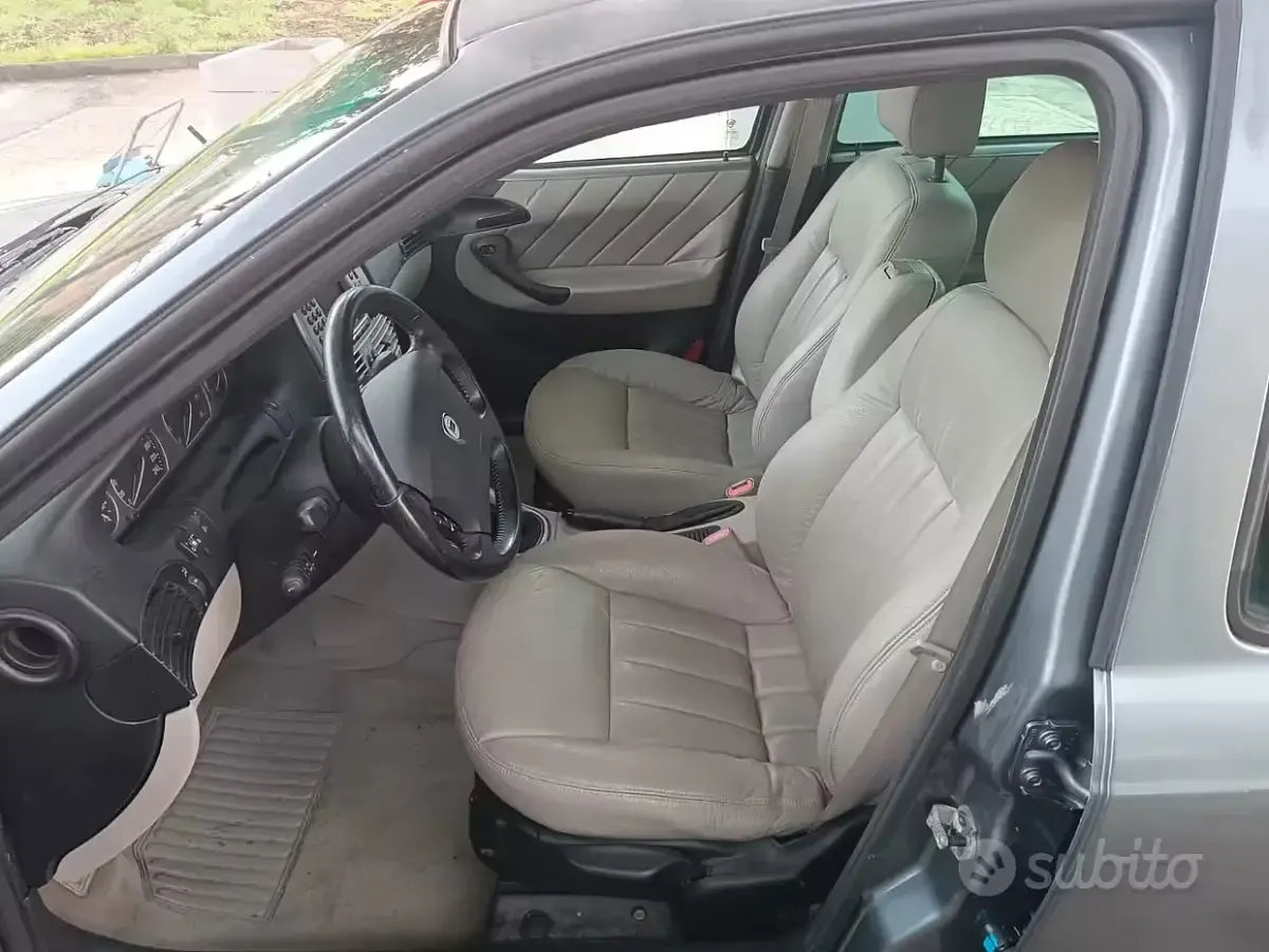 Usata Lancia Lybra 150 CV (110 kW) 2002 Grigio Berlina