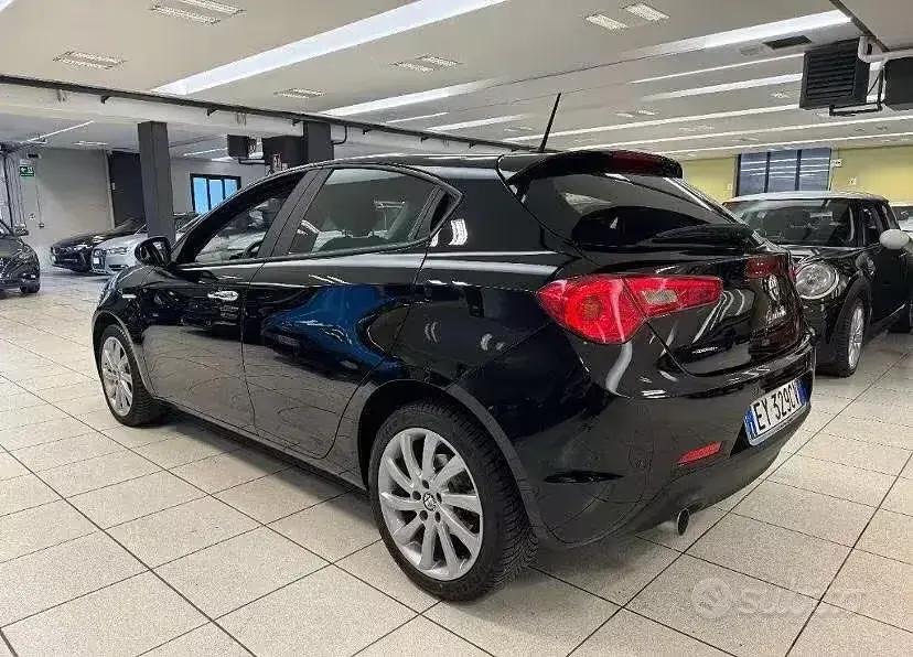 Usata Alfa Romeo Giulietta Distinctive 105 CV (77 kW) 2015 Nero Utilitaria