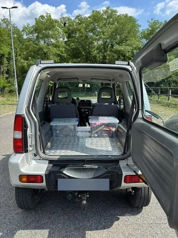 Usata Suzuki Jimny 82 CV (60 kW) 2000 Grigio SUV