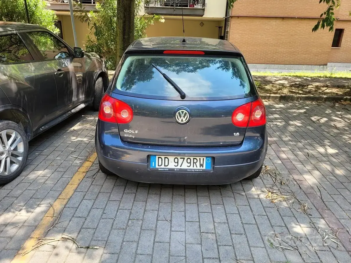 Usata VW Golf V 102 CV (75 kW) 2007 Grigio Berlina