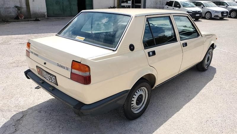 Usata Alfa Romeo Giulietta 108 CV (79 kW) 1979 Beige Berlina