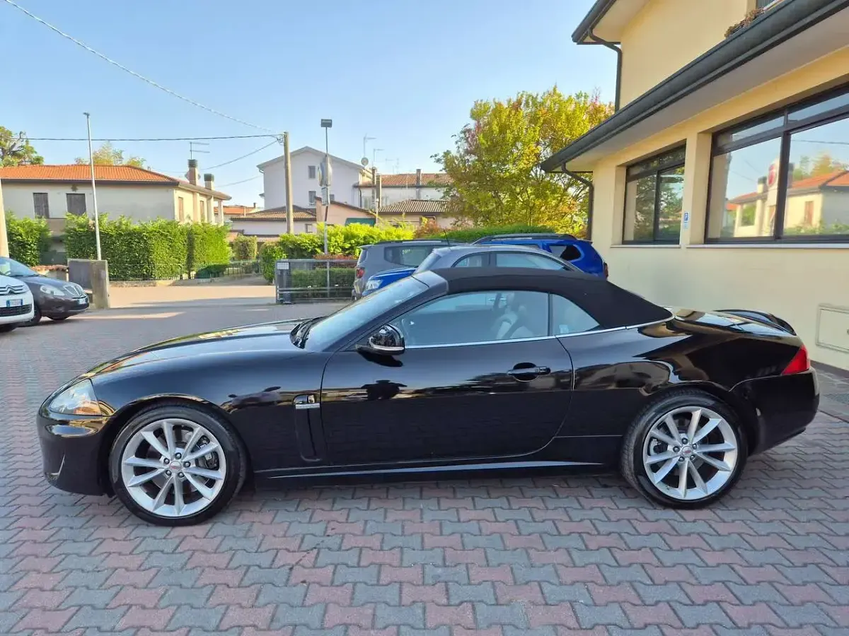 Usata Jaguar XK 385 CV (283 kW) 2011 Nero Cabrio