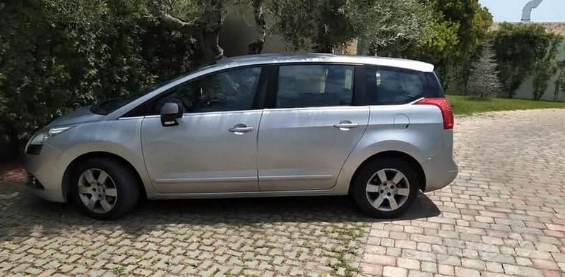 Usata Peugeot 5008 2013 Grigio Monovolume