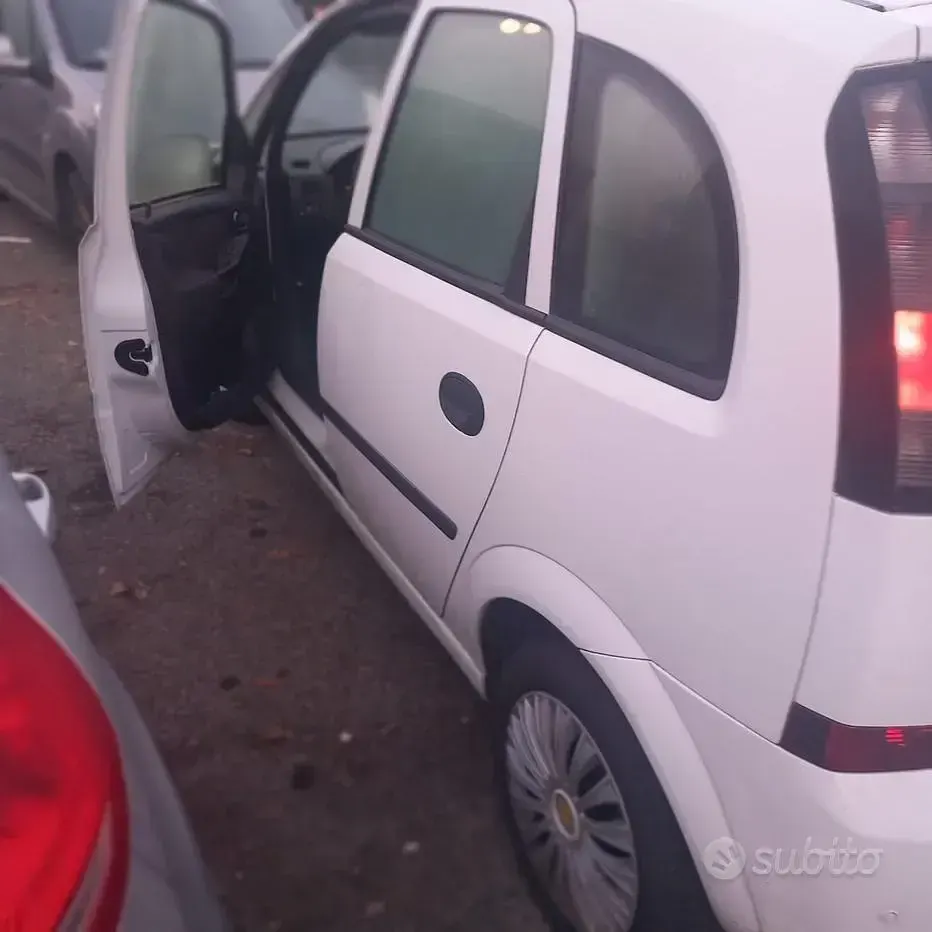 Usata Opel Meriva 90 CV (66 kW) 2008 Bianco Monovolume