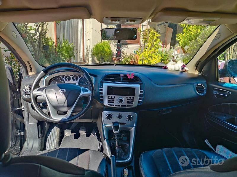 Usata Lancia Delta 125 CV (91 kW) 2010 Utilitaria