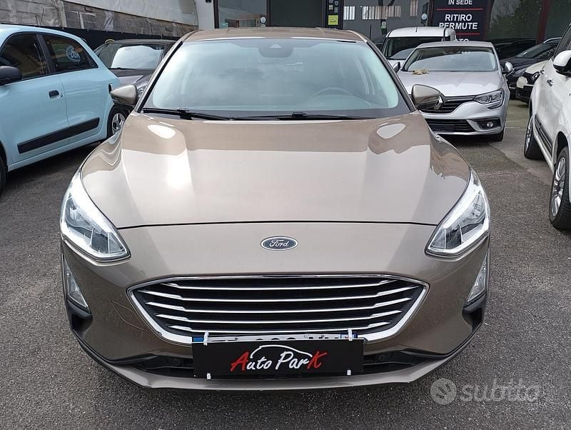 Usado Ford Focus Titanium 125 HP (91 kW) 2019 Castanho Sedan