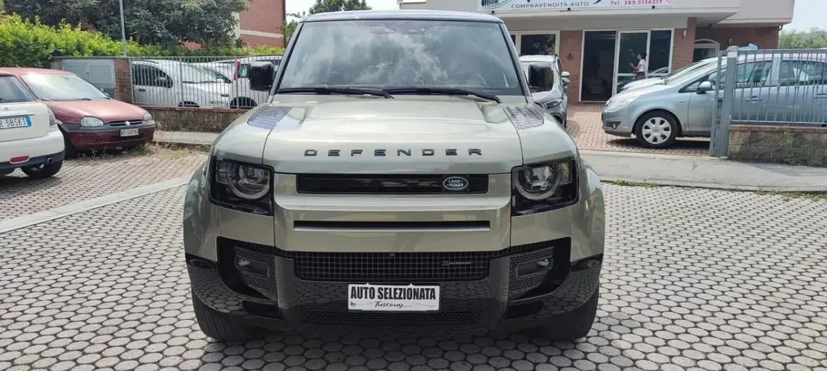 Usata Land Rover Defender SE Dynamic 249 CV (183 kW) 2022 Verde SUV