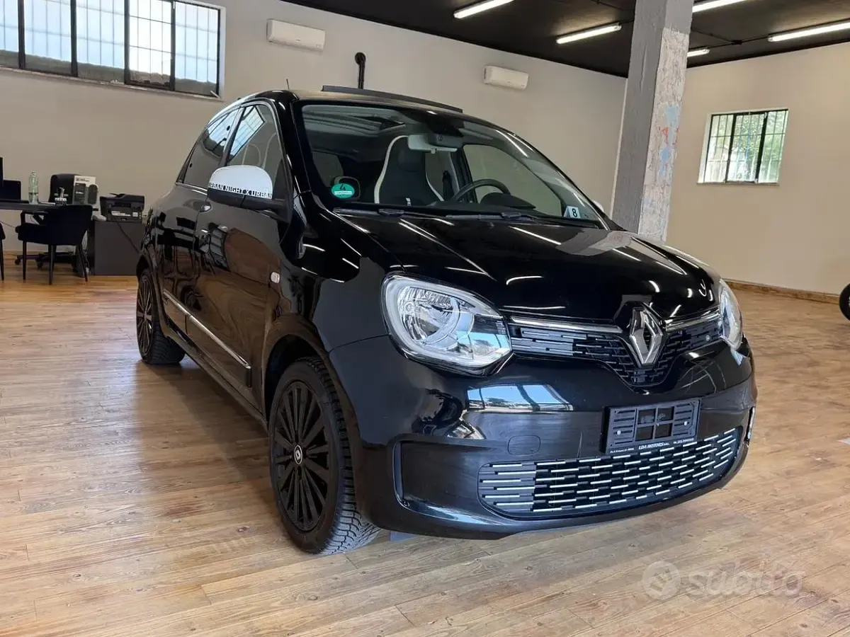 Usata Renault Twingo Urban Night 65 CV (47 kW) 2023 Nero Utilitaria