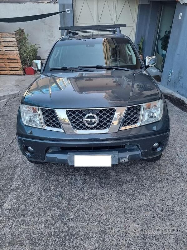 Begagnad Nissan Navara 171 HK (125 kW) 2008 Grå Pickup