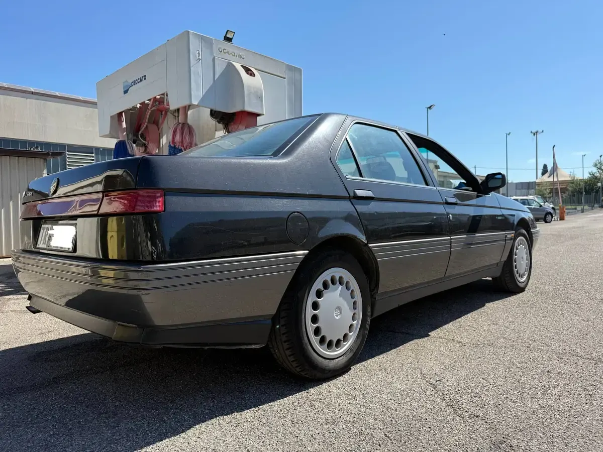 Usata Alfa Romeo 164 143 CV (105 kW) 1991 Nero Berlina