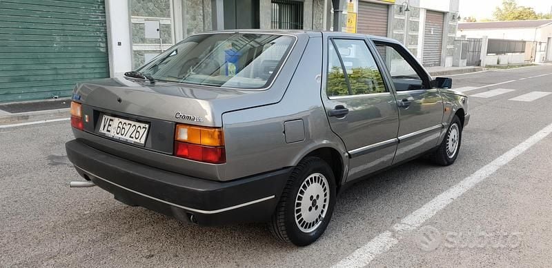 Usata Fiat Croma 120 CV (88 kW) 1987 Grigio Berlina