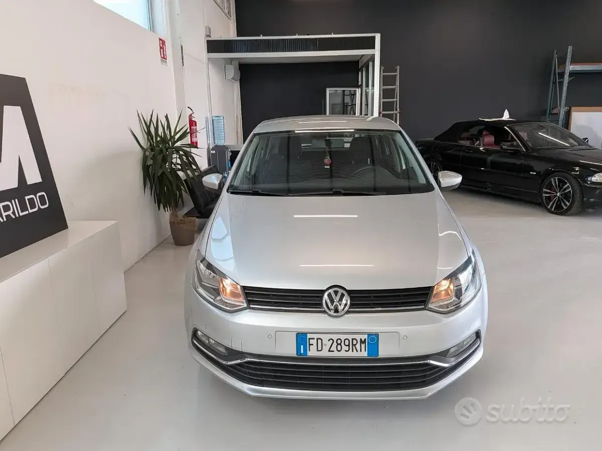 Usata VW Polo Comfortline 75 CV (55 kW) 2016 Argento Berlina