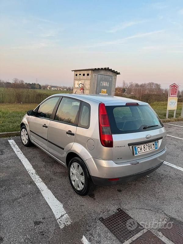 Usata Ford Fiesta 2003 Grigio Utilitaria