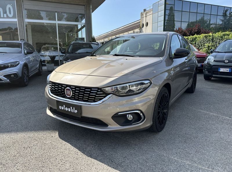 Bronzo Usata 2019 Fiat Tipo Lounge Due volumi | 11.490 € (Molto cara) - Immagine 1/4