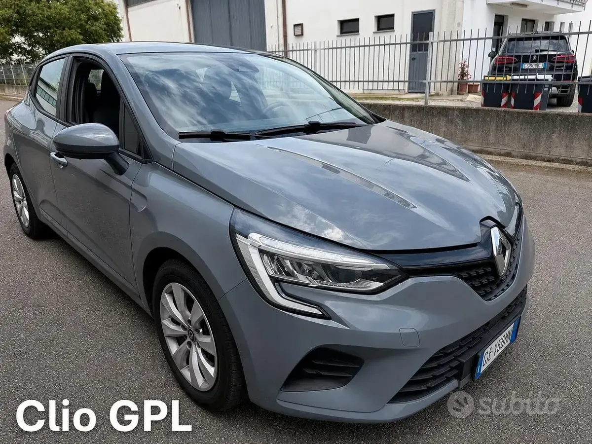 Usata Renault Clio V 101 CV (74 kW) 2021 Grigio Berlina