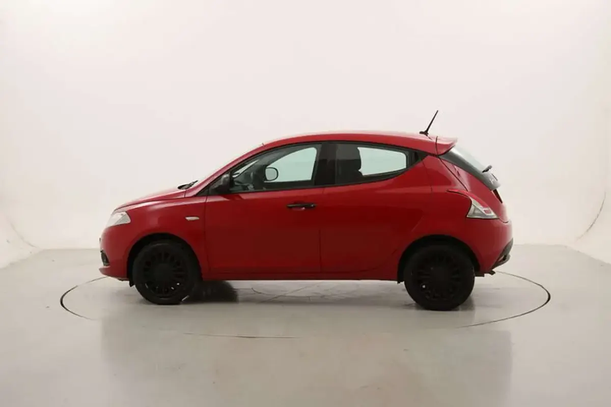 Usata Lancia Ypsilon 69 CV (50 kW) 2020 Rosso Utilitaria